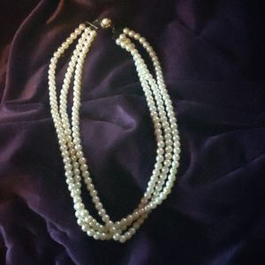3 layered pearl necklace,